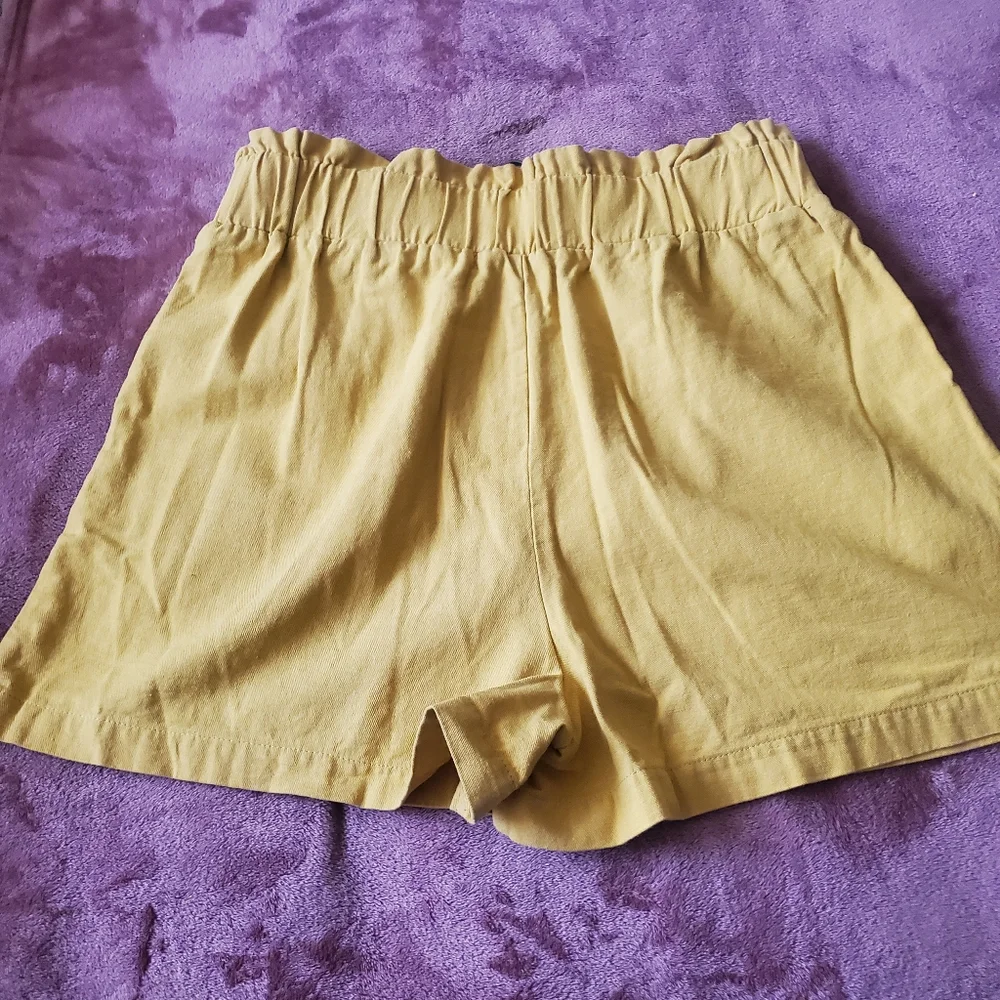 Shorts - Picture 2 of 3